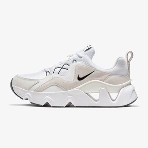 White nikes RYZ 365